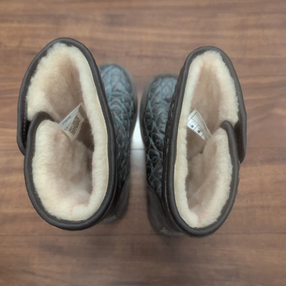 UGG Girls Boots - Picture 5 of 11